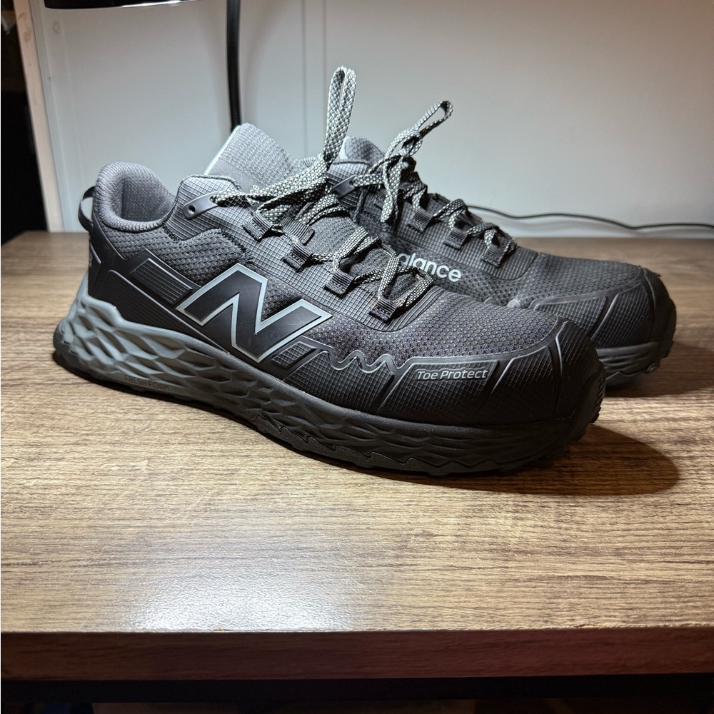 New Balance Men's Dark Gray Running Shoes